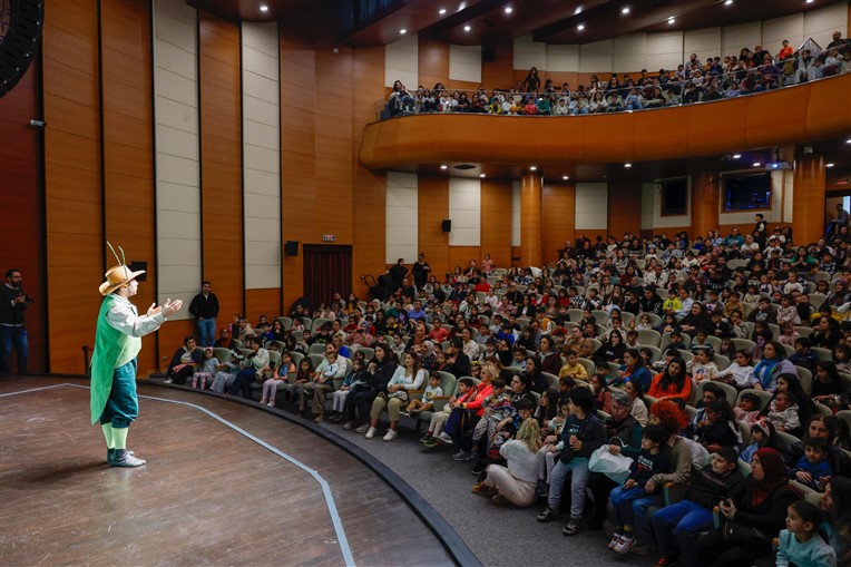 Yenişehir Belediyesi 9 Bin Çocuğu Tiyatro Oyunlarıyla Buluşturdu (6)