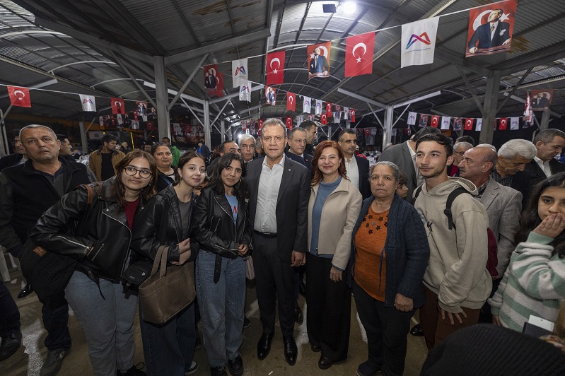 Başkan Seçer Ve Meral Seçer, Toroslar Halkiyla İftar Yapti (10)