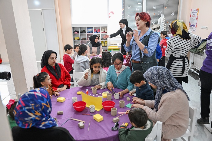 Büyükşehi̇r’i̇n Kadin Ve Çocuk Atölyeleri̇ Anne Ve Çocuklara İyi̇ Geli̇yor (1)