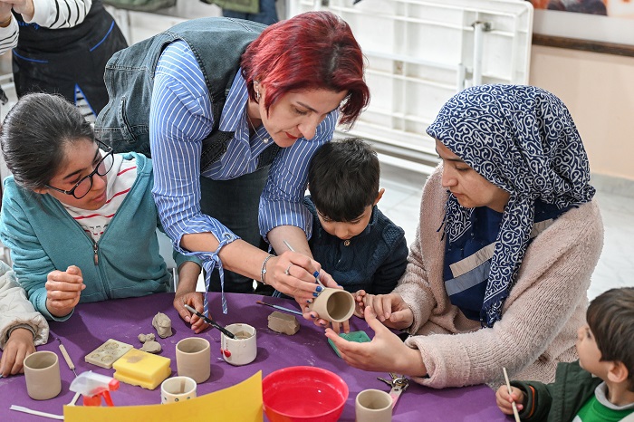 Büyükşehi̇r’i̇n Kadin Ve Çocuk Atölyeleri̇ Anne Ve Çocuklara İyi̇ Geli̇yor (2)