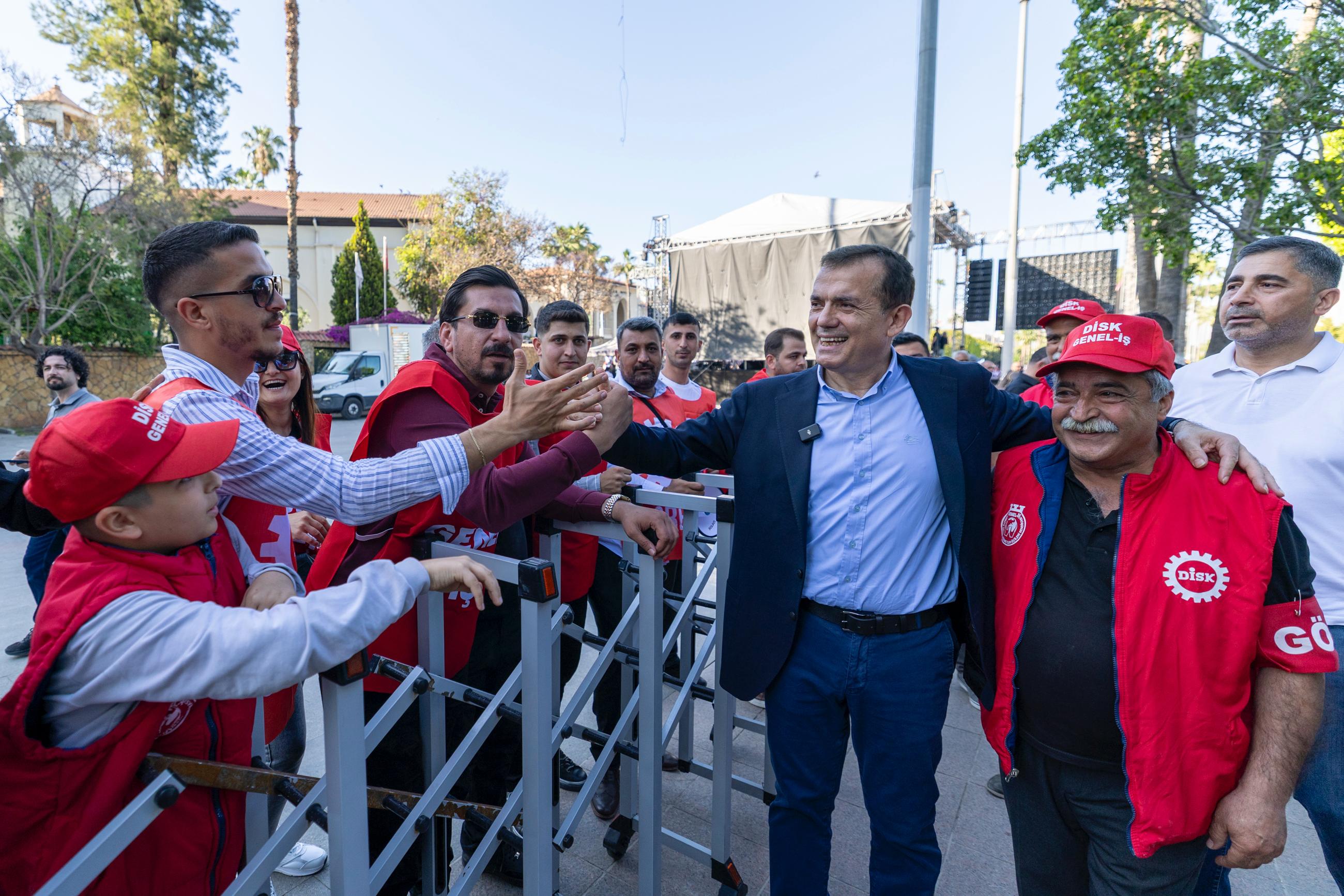 Başkan Abdullah Özyiğit, 1 Mayıs’ta Emekçilerle Yürüdü (4) (1)