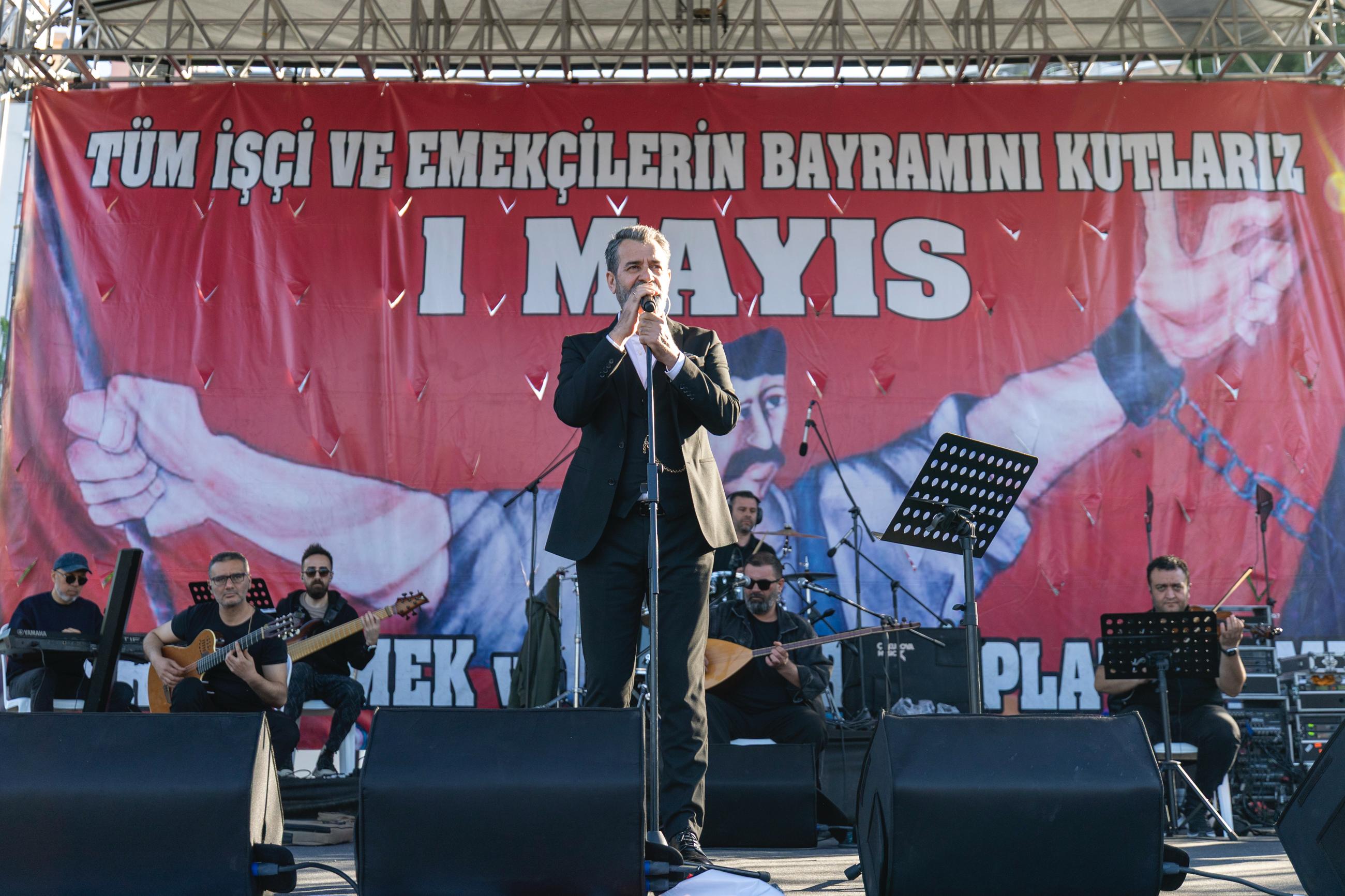 Başkan Abdullah Özyiğit, 1 Mayıs’ta Emekçilerle Yürüdü (5) (1)