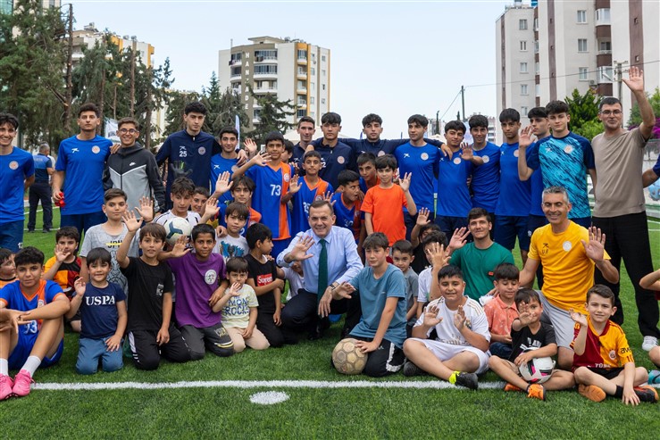 Başkan Özyiğit, Çocukların Hala Saha Talebini Geri Çevirmedi (2)