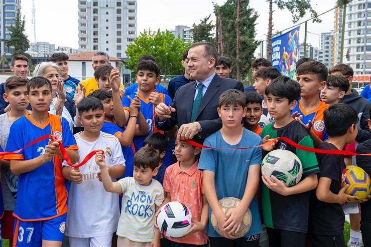 Başkan Özyiğit, Çocukların Hala Saha Talebini Geri Çevirmedi (5)