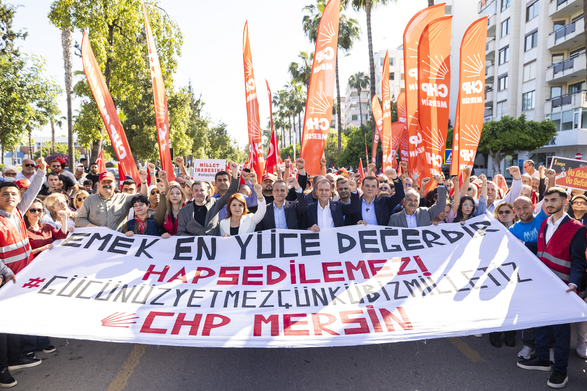 Başkan Seçer 1 Mayis Korteji̇nde Emekçi̇lerle Omuz Omuza Yürüdü (2)
