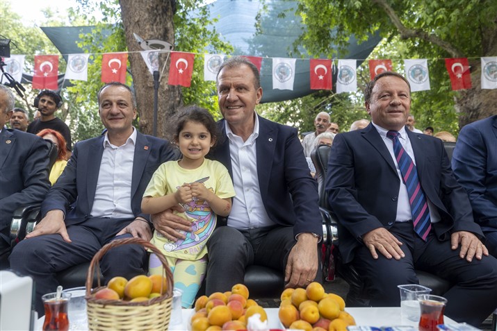Başkan Seçer, ‘63. Mut Karacaoğlan Kayisi Kültür Ve Sanat Festi̇vali̇’ne Katildi (1)