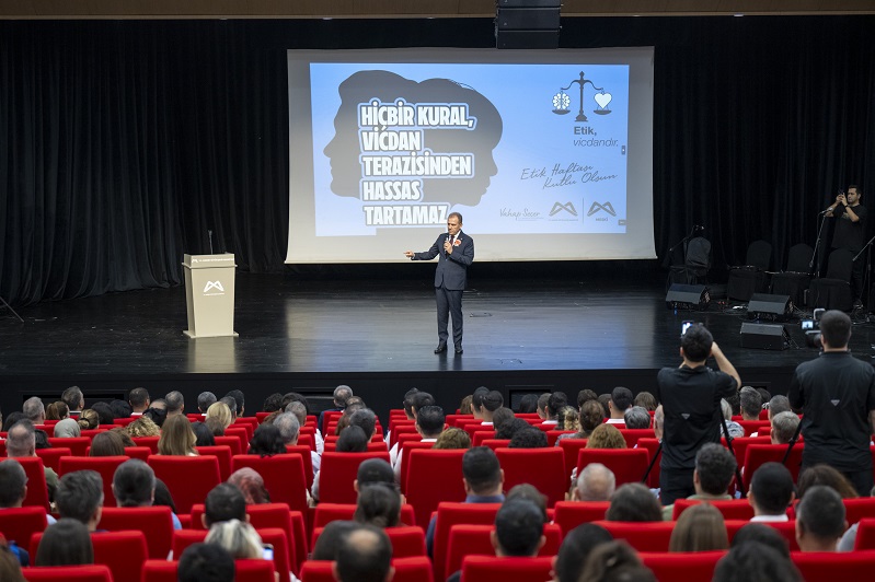 Başkan Seçer, Eti̇k Haftasi Etki̇nli̇ği̇ne Katildi (11)