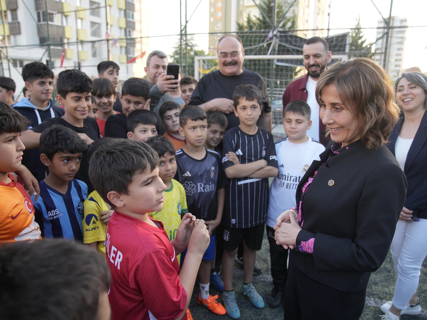 Başkan Teki̇n,Öğrenci̇ler Ve Ai̇leleri̇yle Buluştu 1