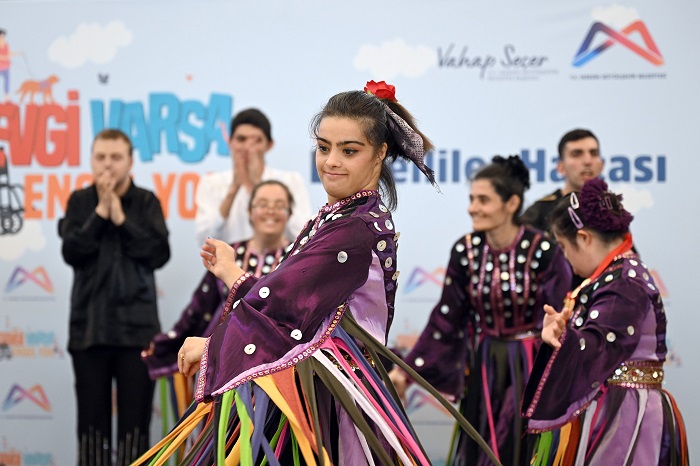 Büyükşehi̇r, ‘Sevgi̇ Varsa Engel Yok’ Di̇yerek Tüm Engelleri̇ Aşiyor (12)