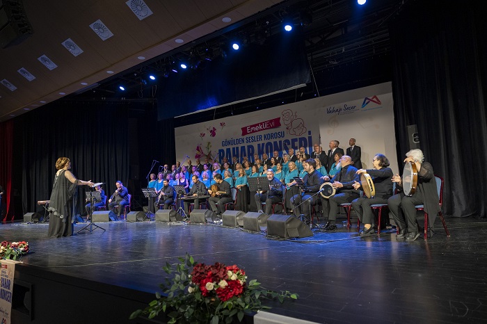 Büyükşehi̇r’i̇n Gönülden Sesler Korosu ‘Bahar Konseri̇’ İle Türk Sanat Müzi̇ği̇ Zi̇yafeti̇ Yaşatti (4)