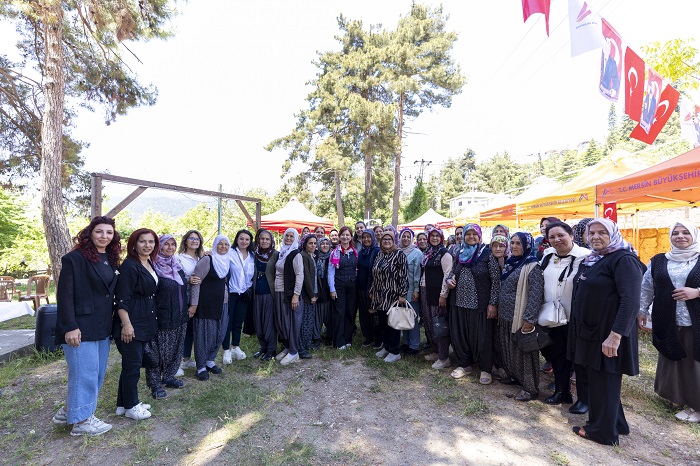 Çamliyaylali Üreti̇ci̇ Kadinlara Kooperati̇fleşmeni̇n Önemi̇ Anlatildi (1)