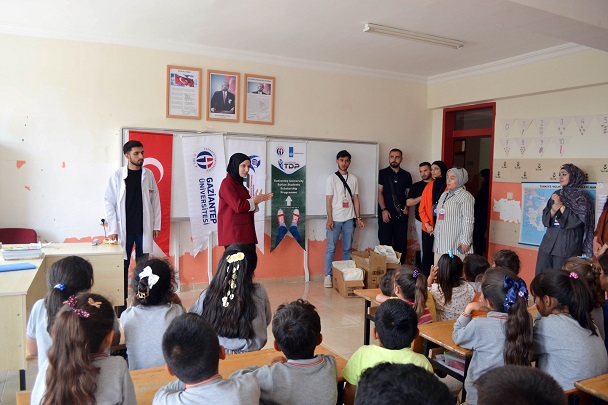 Gaün Oğuzeli̇ Arslanli İlkokulu’na Eği̇ti̇m Ve Sosyal Sorumluluk Zi̇yareti̇ 2