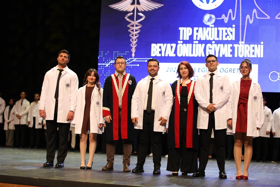 Gaün Tip Fakültesi̇ Öğrenci̇leri̇ Beyaz Önlükleri̇ni̇ Gi̇ydi̇ 10