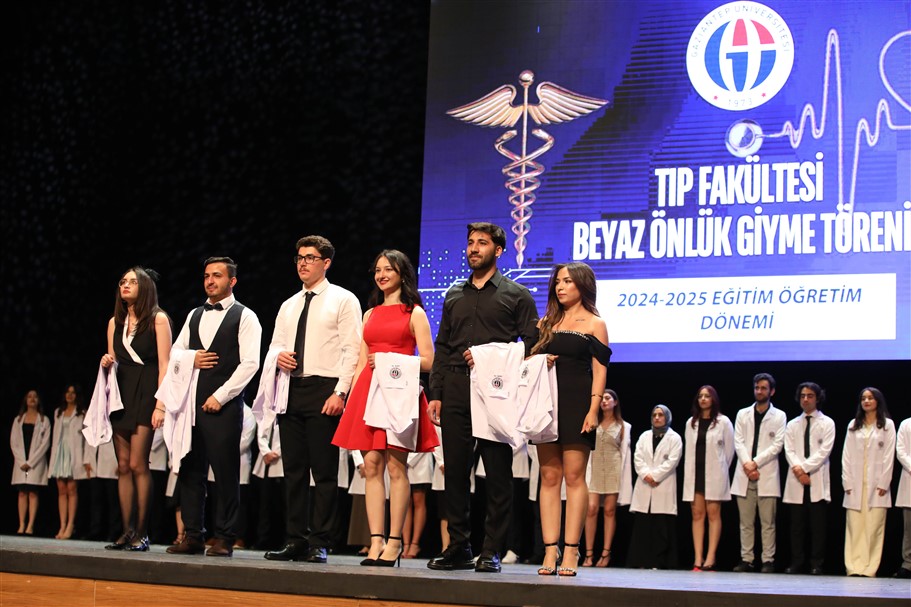 Gaün Tip Fakültesi̇ Öğrenci̇leri̇ Beyaz Önlükleri̇ni̇ Gi̇ydi̇ 12