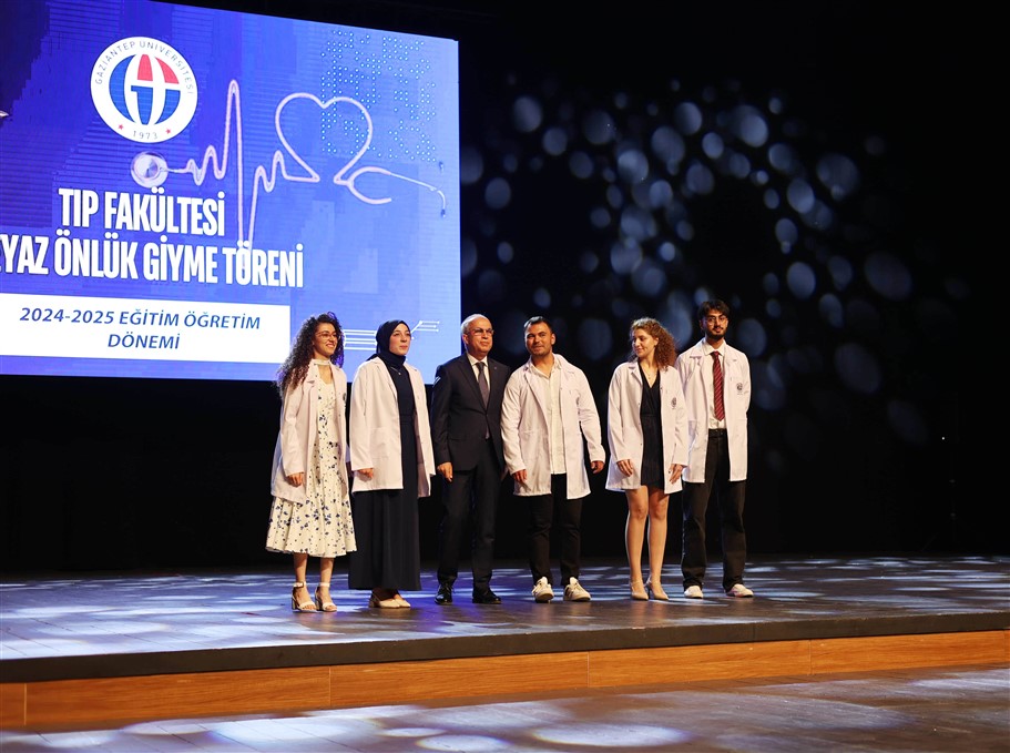 Gaün Tip Fakültesi̇ Öğrenci̇leri̇ Beyaz Önlükleri̇ni̇ Gi̇ydi̇ 4