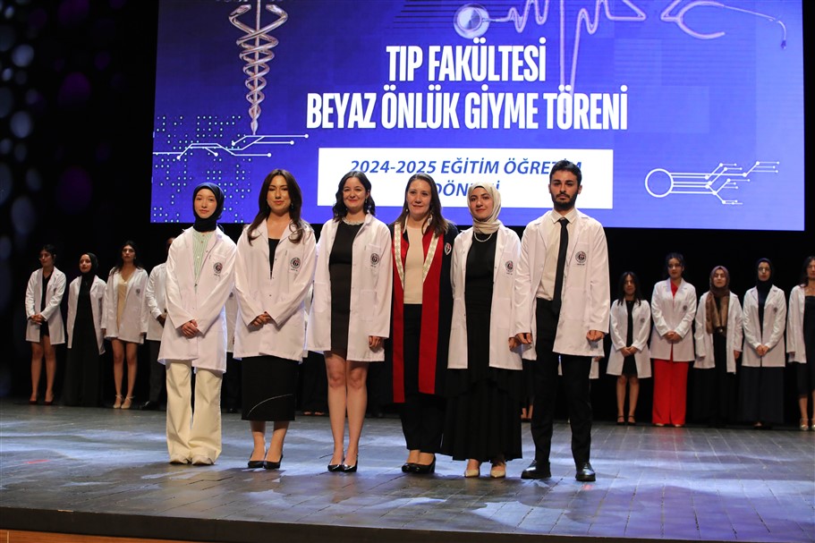 Gaün Tip Fakültesi̇ Öğrenci̇leri̇ Beyaz Önlükleri̇ni̇ Gi̇ydi̇ 8