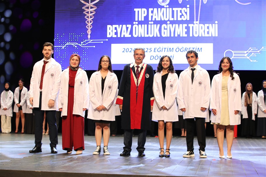 Gaün Tip Fakültesi̇ Öğrenci̇leri̇ Beyaz Önlükleri̇ni̇ Gi̇ydi̇ 9