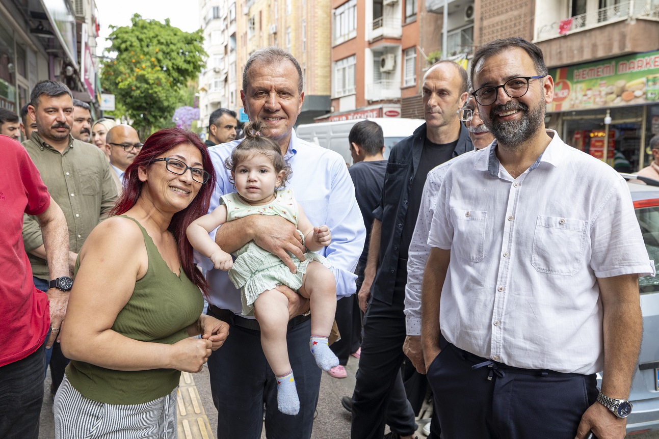 Halkin Başkani Başkan Seçer’den Ki̇remi̇thane Pazar Yeri̇’ne Zi̇yaret (8)