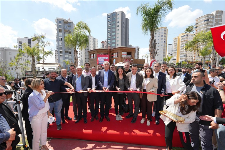 Kütüphane Ve Kafe 2