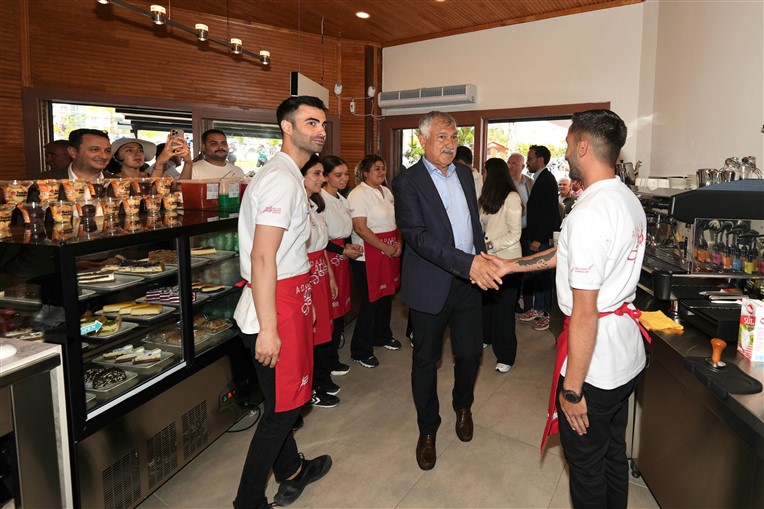 Kütüphane Ve Kafe 6