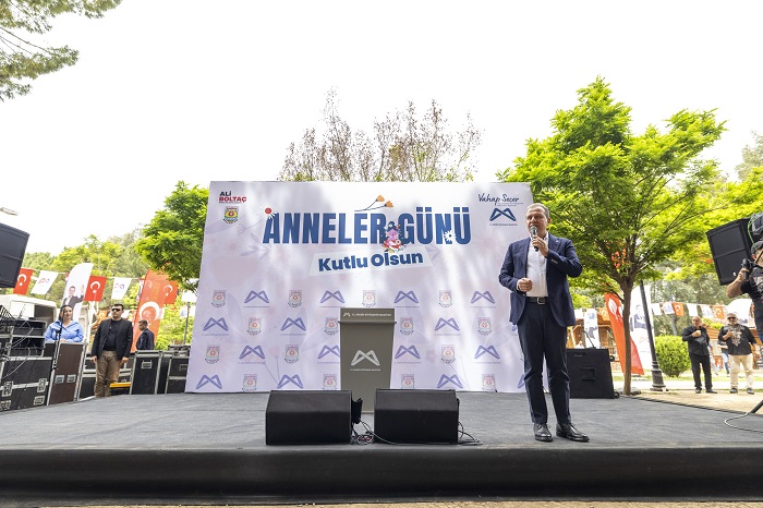 Mersi̇n Büyükşehi̇r Beledi̇yesi̇’nden Unutulmaz Anneler Günü Etki̇nli̇ği̇ (2)