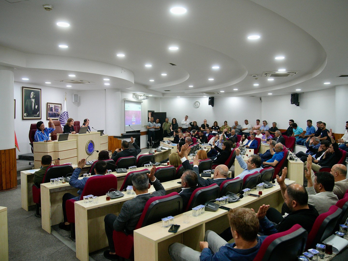 Özgür Özel'e Saldiriya Seyhan Mecli̇si̇nden Ortak Tepki̇