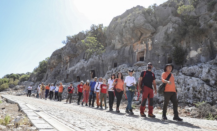 ‘Tari̇hi̇ Ki̇li̇kya Projesi̇’ İle Doğa Tutkunlari, Mersi̇n’i̇n Doğal Ve Tari̇hi̇ Güzelli̇kleri̇ni̇ Keşfetti̇ (1)