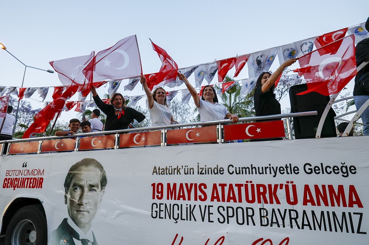 Yenişehir Belediyesi 19 Mayıs’ta Şehir Korteji Düzenledi (10)