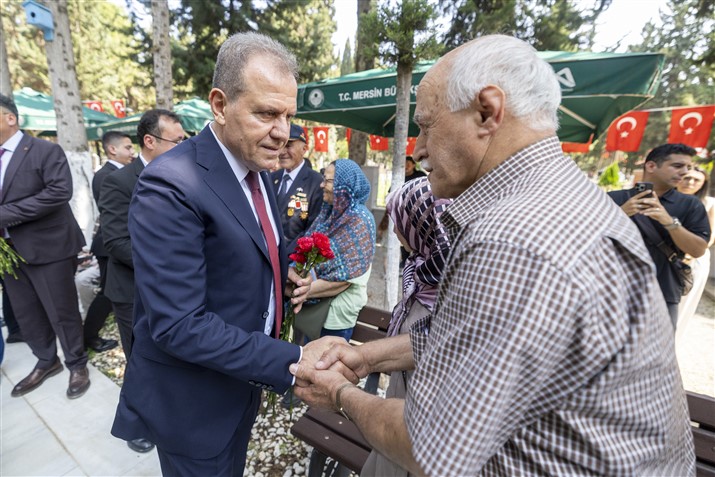 Başkan Seçer, Bayram Ari̇fesi̇nde Şehi̇tli̇ği̇ Zi̇yaret Etti̇, Protokolle Bayramlaşti (10)