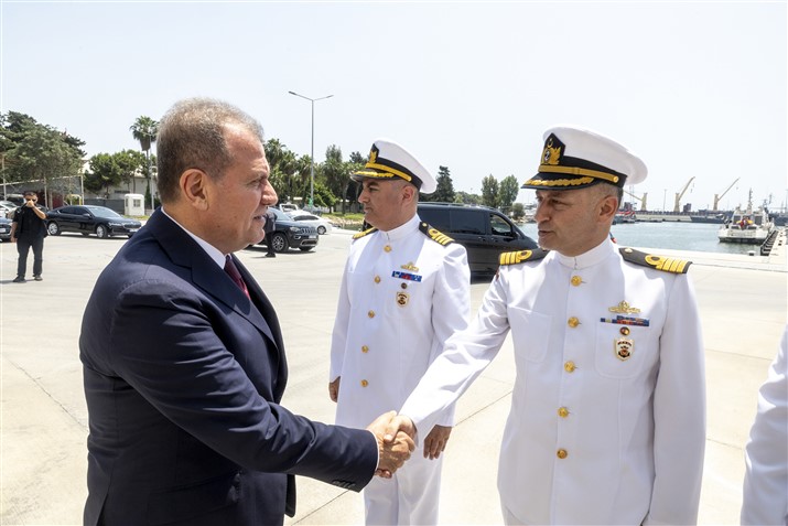 Başkan Seçer, Bayram Ari̇fesi̇nde Şehi̇tli̇ği̇ Zi̇yaret Etti̇, Protokolle Bayramlaşti (11)