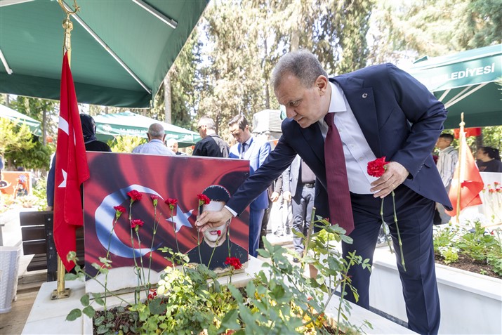Başkan Seçer, Bayram Ari̇fesi̇nde Şehi̇tli̇ği̇ Zi̇yaret Etti̇, Protokolle Bayramlaşti (5)