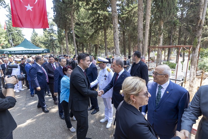 Başkan Seçer, Bayram Ari̇fesi̇nde Şehi̇tli̇ği̇ Zi̇yaret Etti̇, Protokolle Bayramlaşti (9)
