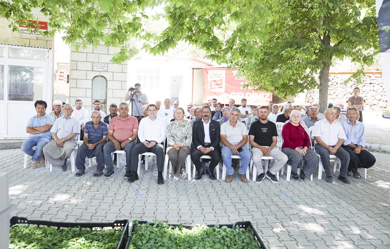 Büyükşehi̇r Gülnar’da 105 Bi̇n Domates Fi̇desi̇ Dağitti (1)