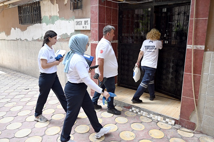 Büyükşehi̇r, Yaşli Vatandaşlara ‘Evlat Sevgi̇si̇yle’ Destek Oluyor (1)