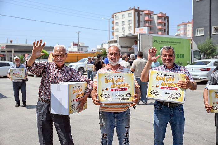 Büyükşehi̇r’i̇n Destekleri̇ Üreti̇me Bereket, Yeti̇şti̇ri̇ci̇lere Can Suyu Oluyor (4)