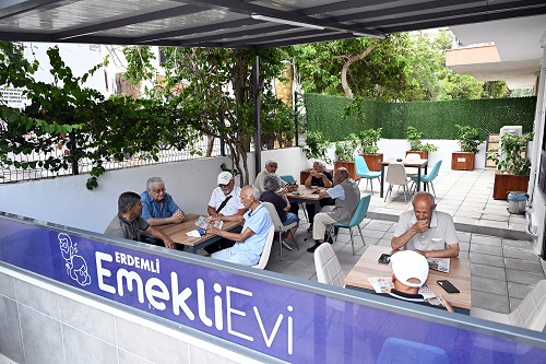 Büyükşehi̇r’i̇n Erdemli̇ Emekli̇ Evi̇’ne Büyük İlgi̇ (1)