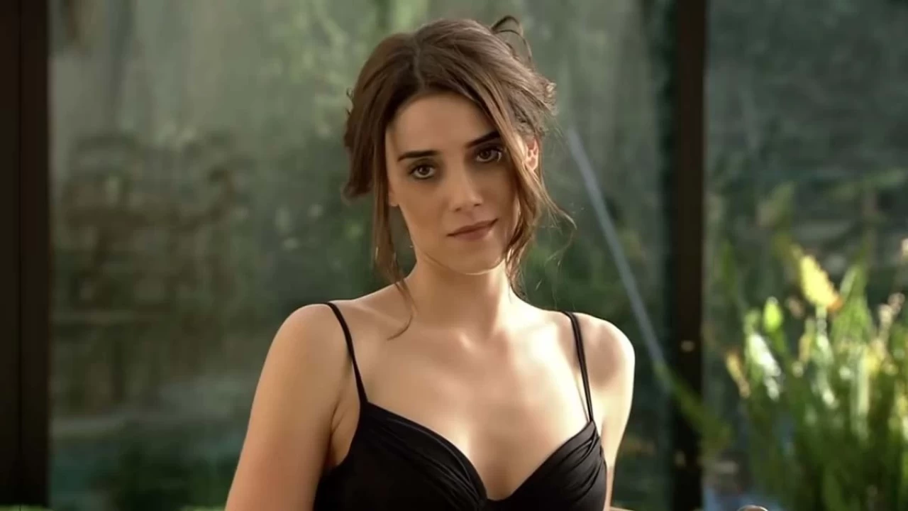Cansu Dere1