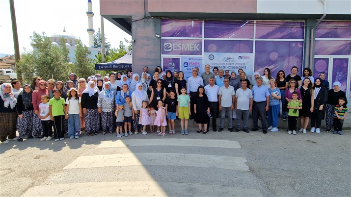 Esmek Yansimalar Sergi̇si̇ İlçelerde Göz Kamaştiriyor (1)