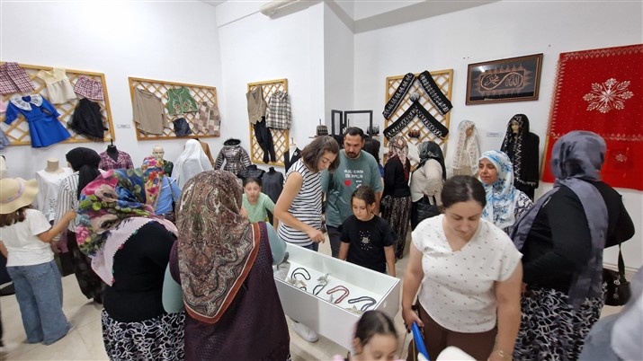 Esmek Yansimalar Sergi̇si̇ İlçelerde Göz Kamaştiriyor (10)