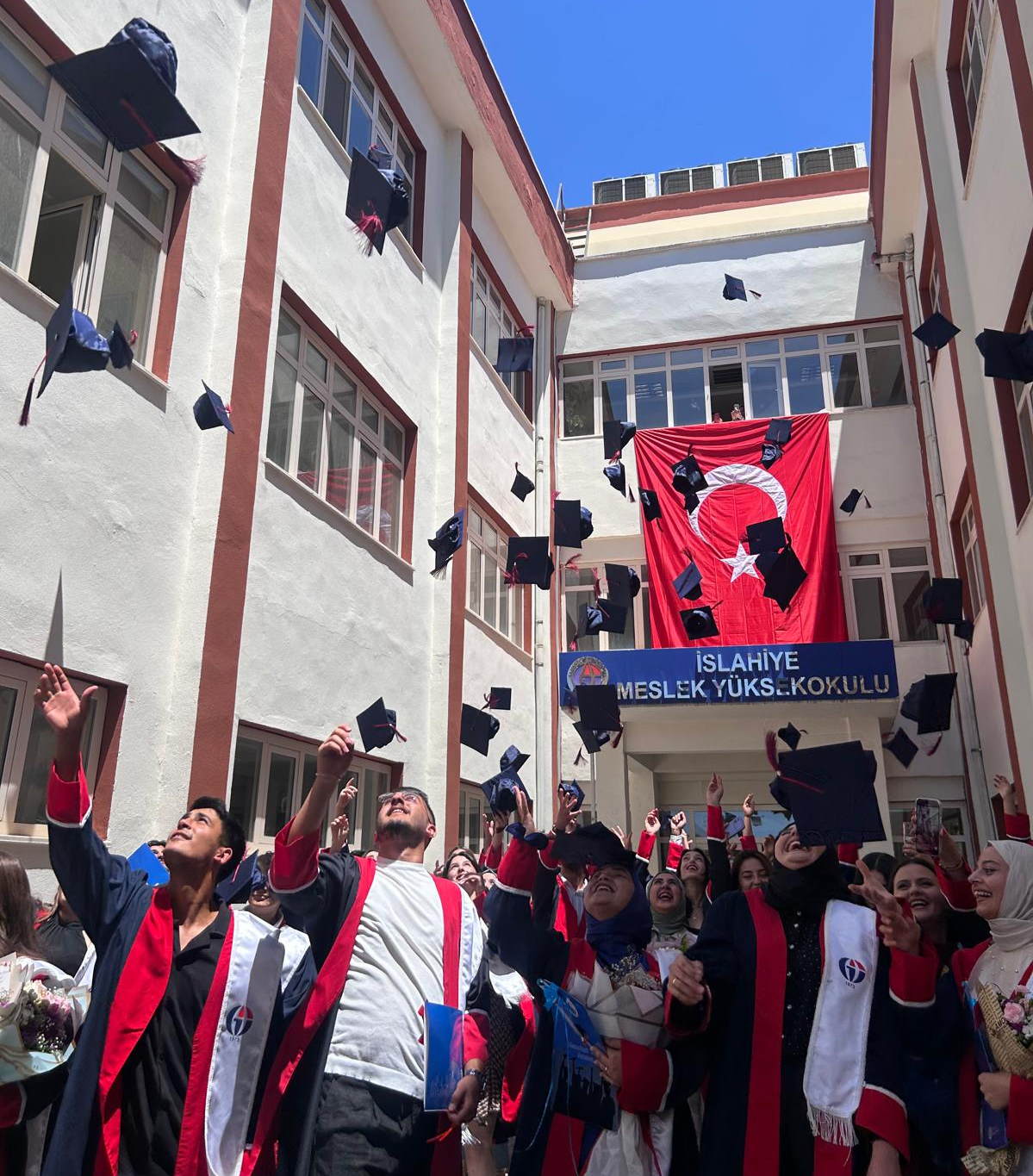 İslahi̇ye Myo’da Mezuni̇yet Coşkusu 3