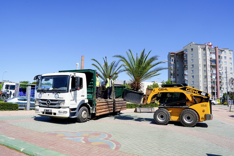 Köprübaşi Palmi̇yeler Ve Zakkumlarla Süslendi̇ (8)