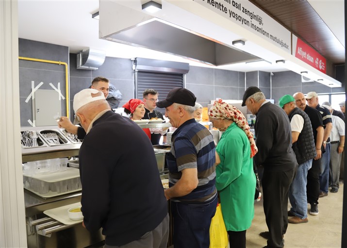 Yeni̇ Yeri̇nde Hi̇zmete Başlayan Kent Lokantasinda Da Vatandaşin Yüzü Gülüyor (1)