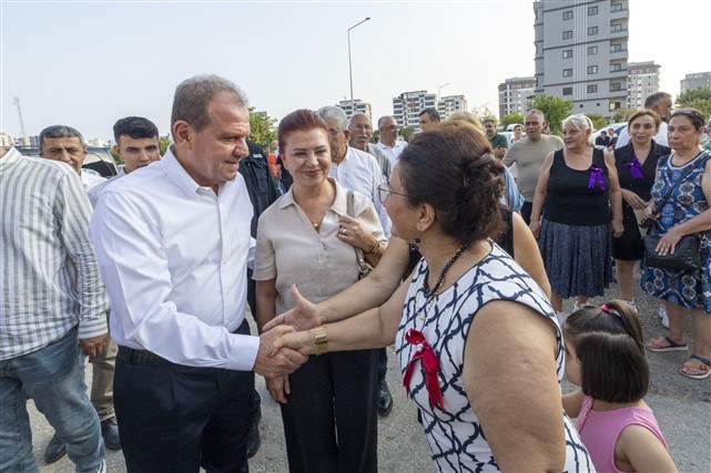 Başkan Seçer Ve Meral Seçer Mezi̇tli̇ Cemevi̇’ni̇n ‘Aşure Lokmasi Paylaşim Programi’na Katildi (7)
