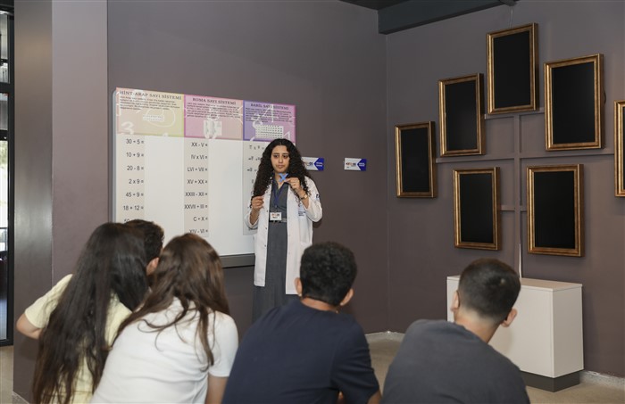 Büyükşehi̇r ‘Aratos Matemati̇k Evi̇’ Öğrenci̇lere Matemati̇ği̇ Sevdi̇ri̇yor (10)