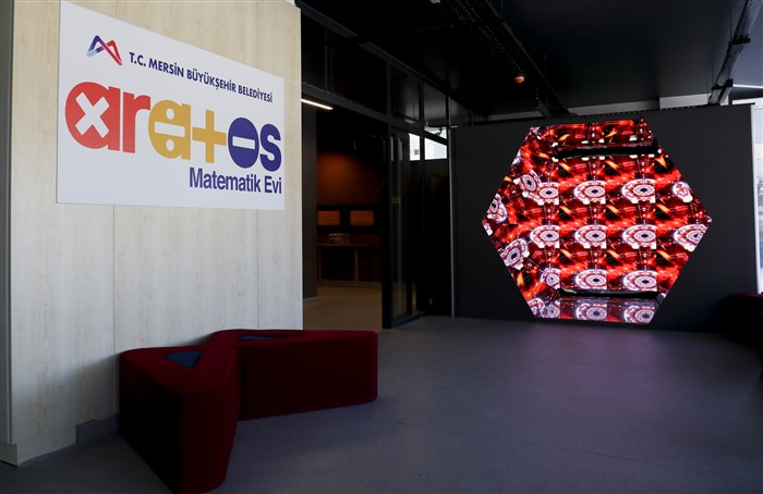 Büyükşehi̇r ‘Aratos Matemati̇k Evi̇’ Öğrenci̇lere Matemati̇ği̇ Sevdi̇ri̇yor (2)