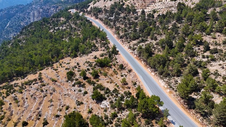 Büyükşehi̇r, Gülnar Kirsalindaki̇ 30 Ki̇lometreli̇k Grup Yolunu Yeni̇li̇yor (3)