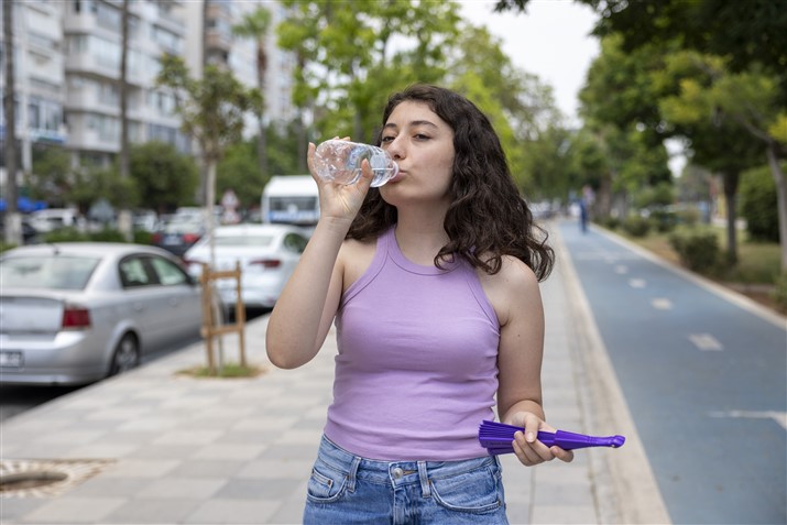 Büyükşehi̇r’den Artan Hava Sicakliğina Karşi Uyarilar (3)