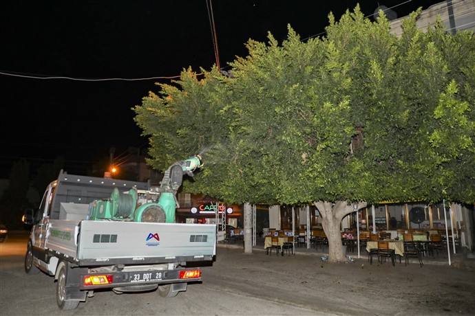 Büyükşehi̇r’i̇n İlaçlama Çalişmalari Gece Gündüz Sürüyor (9)