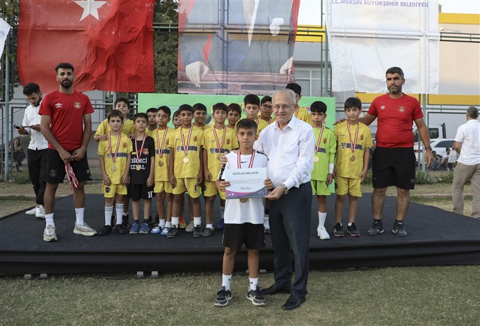 Büyükşehi̇r’i̇n ‘U 11 U 12 Futbol Şenli̇k Li̇gi̇’ Sona Erdi̇ (12)