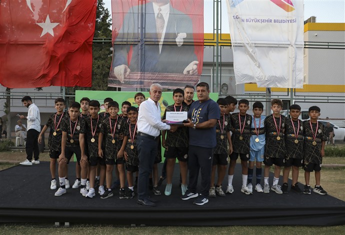 Büyükşehi̇r’i̇n ‘U 11 U 12 Futbol Şenli̇k Li̇gi̇’ Sona Erdi̇ (14)